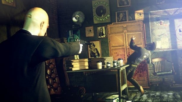 Hitman: Absolution gameplay screenshot showing action scene.