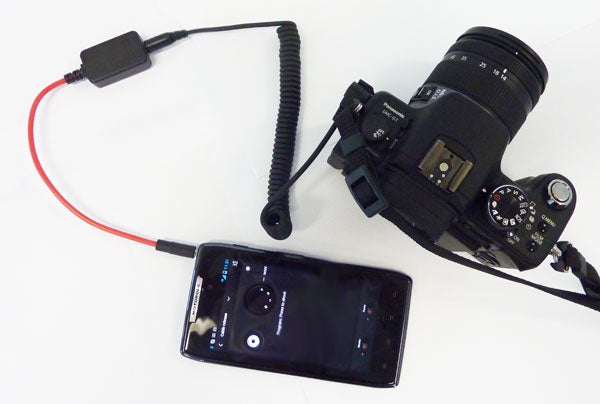 Triggertrap Mobile connected to a camera and smartphone.