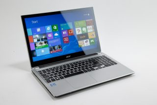 Acer Aspire V5-571 laptop with Windows 8 Start screen.