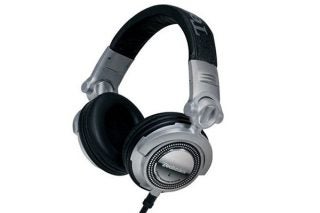 Technics RP-DH1200 professional DJ headphones.