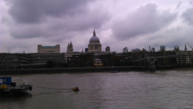 Photo of London skyline on overcast day, moderate detail.
