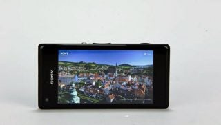 Sony Xperia M displaying a landscape image on screen.