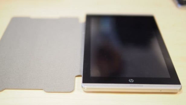 HP Slate 7 Voicetab with gray cover on table.HP Slate 7 Voicetab tablet with smart cover on table.
