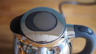 Close-up of Kenwood Turin SJM550 Kettle lid and water level gauge.