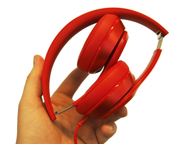 beats solo 2 red and black