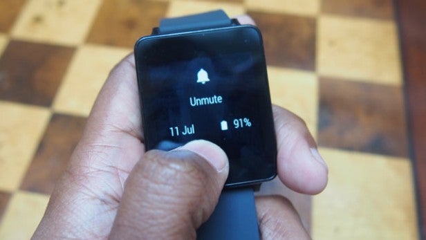 Smartwatch displaying battery level at 91% on screen.