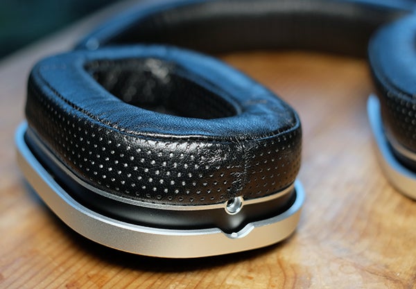 Close-up of Oppo PM-1 headphone earpad and headband