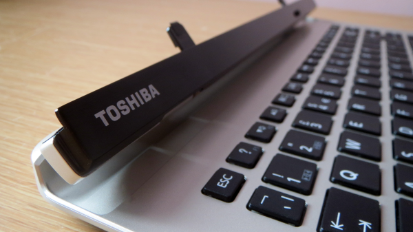 Toshiba Satellite Click 2 L30W 15