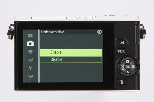 Nikon 1 J4 camera showing underwater flash menu option.