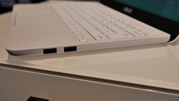 Asus EeeBook X205 5