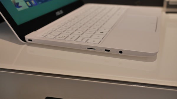 Asus EeeBook X205 7