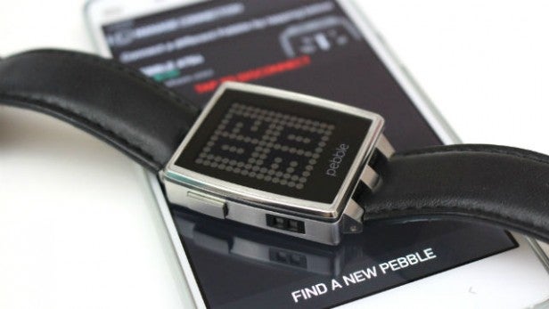 Smartwatch on smartphone displaying battery life status.