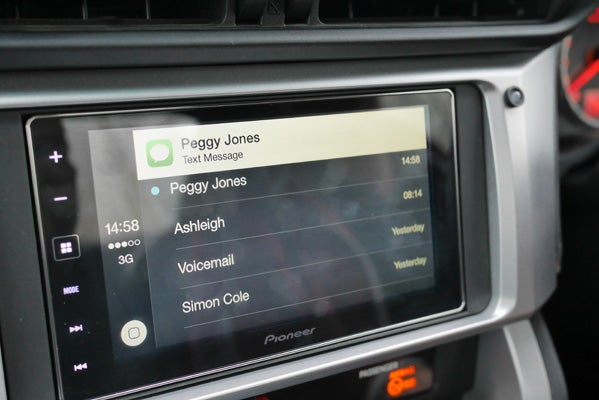 Apple CarPlay on the Pioneer SPH-DA120 - First Impressions.