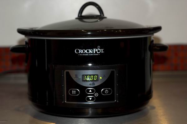 Crock-Pot 4.7L Countdown Slow Cooker on kitchen counter.