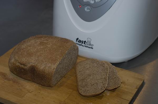 Morphy Richards Fastbake Cooltouch Breadmaker