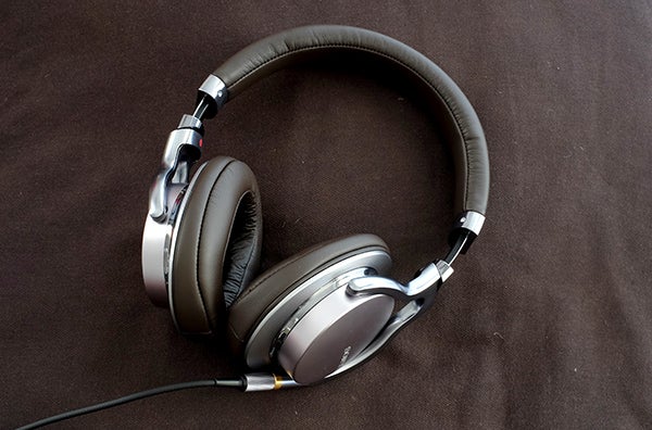 Sony MDR-1A headphones on wooden surface.Sony MDR-1A headphones on a brown fabric surface.