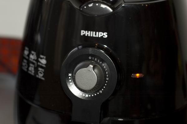 Close-up of Philips Viva Airfryer timer knob and logo.