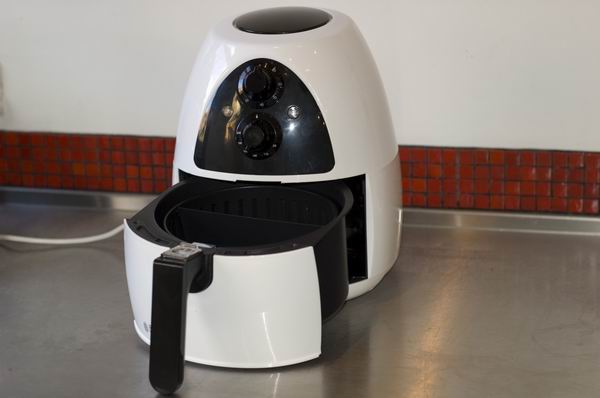 Russell Hobbs Purifry 20810 air fryer on a kitchen counter.