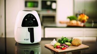 Russell Hobbs Purifry 20810 on kitchen counter with vegetables.