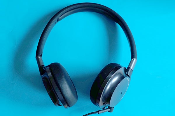Philips Fidelio NC1 headphones on a blue background.