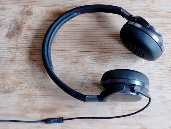 Philips Fidelio NC1 headphones on wooden surface