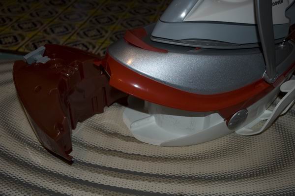 Close-up of Hoover IronSpeed SRD 4110/2 on fabric.