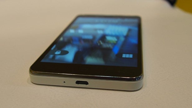 KODAK IM5 Smartphone on table with screen visible.KODAK IM5 Smartphone on a white surface