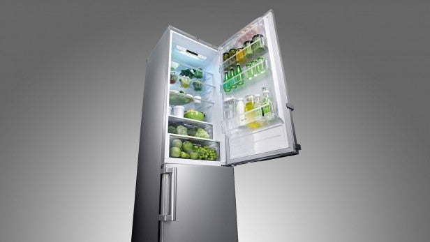 LG GBB530NSCFE fridge freezer with open doors.