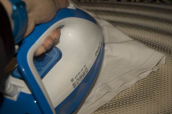 Person ironing with a Tefal Effectis GV6760 steam iron.