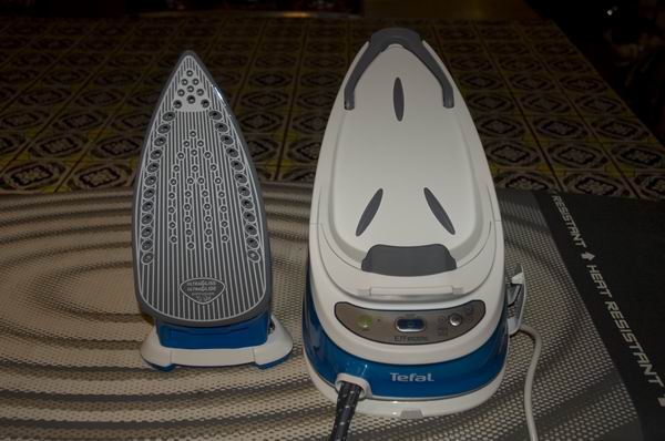 Tefal Effectis GV6760 steam iron and base on patterned surface.