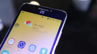 ZTE Grand S3 smartphone displaying 'No data' on screen.