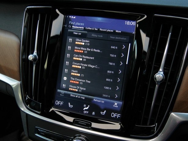 Volvo V90 51Volvo V90 touchscreen display showing navigation menu.