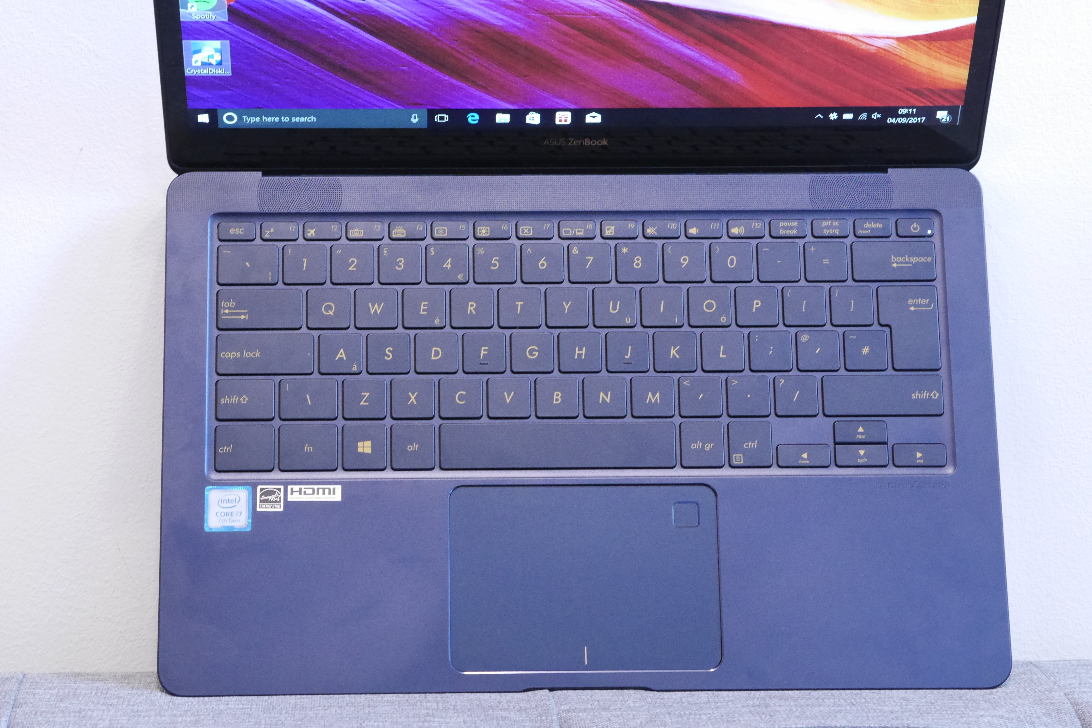 Asus ZenBook 3 Deluxe UX490UA laptop keyboard and screen.