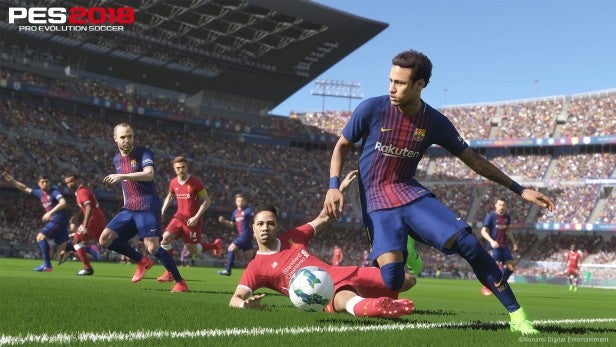 In-game action from PES 2018 featuring soccer players on the pitch.