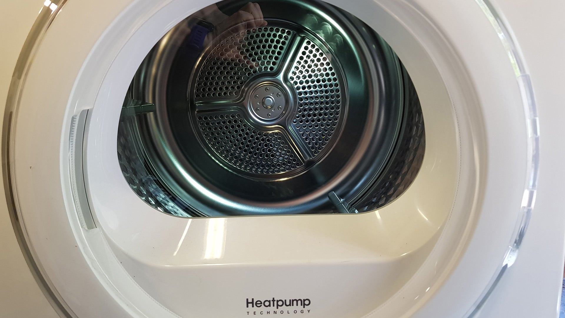 Samsung DV90M5000IW tumble dryer with Heatpump Technology.