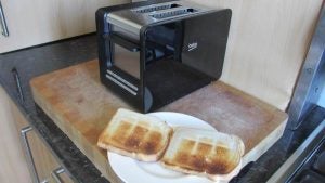 Beko Wide 2 Slice Toaster TAM6202 7
