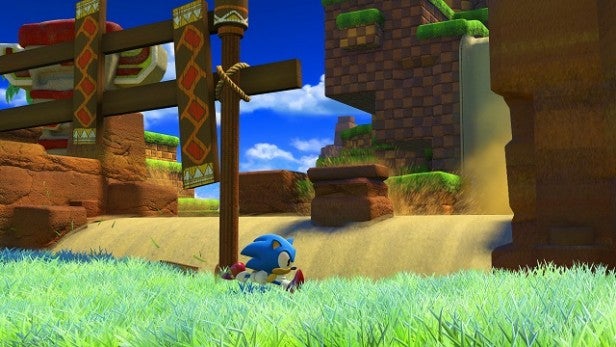 Sonic character in grassy level from Sonic Forces game.