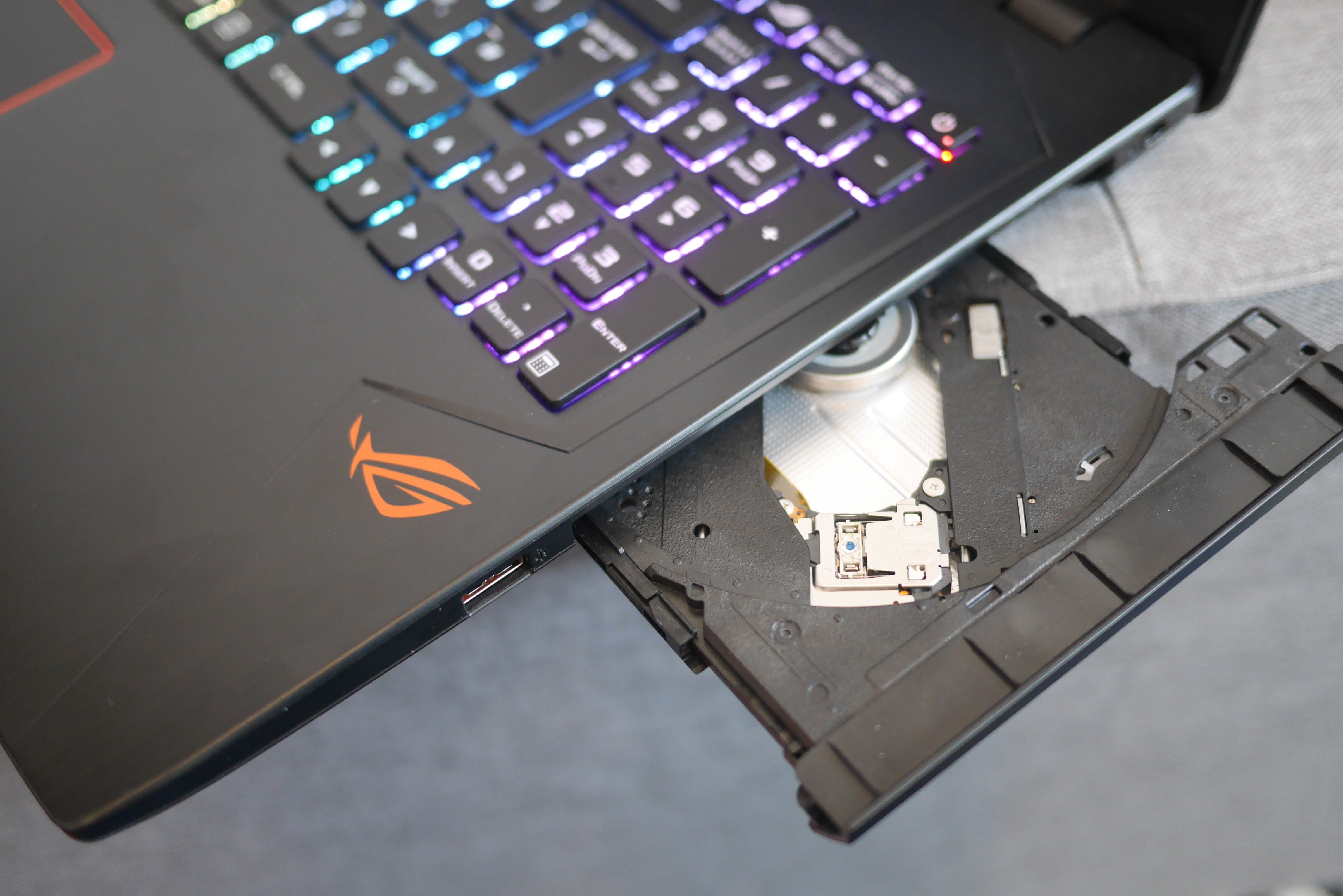 Asus ROG STRIX GL553 laptop with open optical drive.