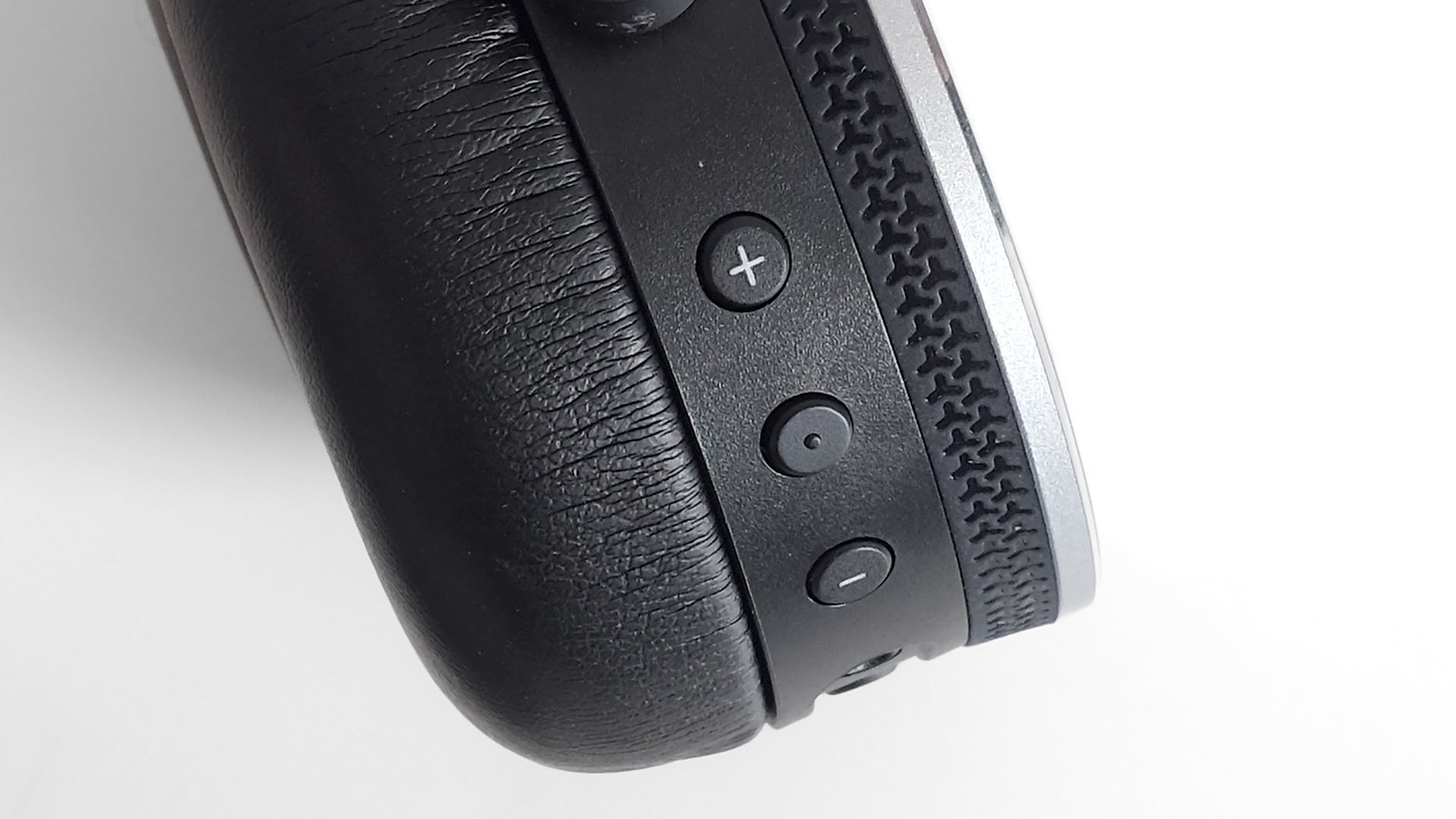 Close-up of AKG Y50BT headphones showing volume buttons.Close-up of AKG Y50BT headphone controls and textured grip.