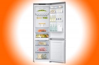 Samsung RB37J5018SA fridge freezer stocked with food items.