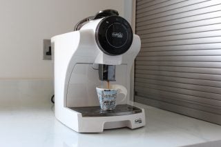 CaffItaly SO5 espresso machine brewing coffee on countertop.
