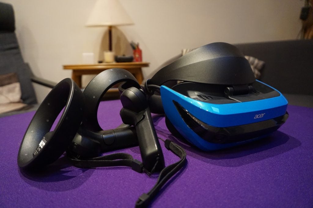 Acer Windows Mixed Reality headset and motion controllers.