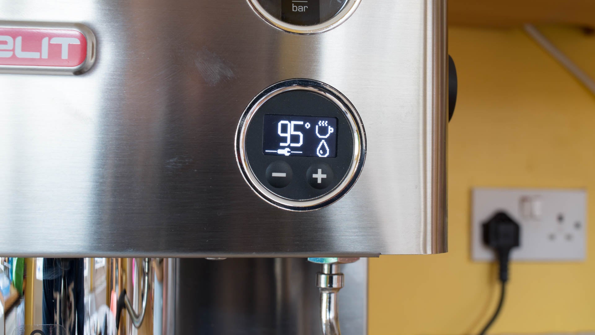 Lelit Kate espresso machine displaying temperature at 95 degrees Celsius.