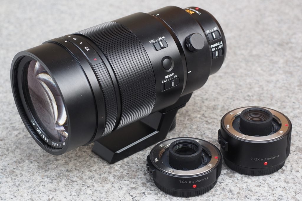 Leica DG ELMARIT 200mm f/2.8 POWER OIS.