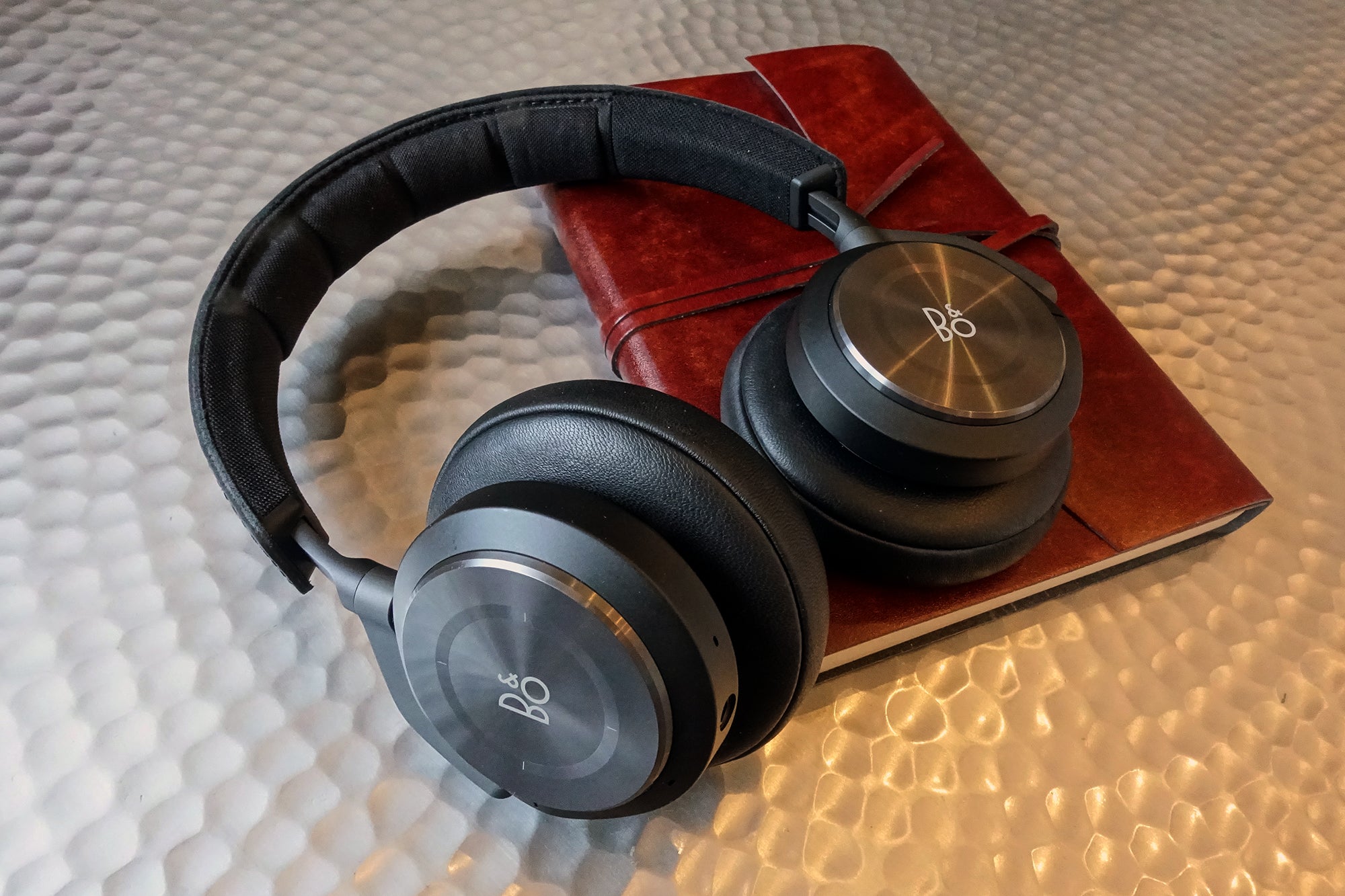 B&O Beoplay H9i: expensive but worthy wireless headphones