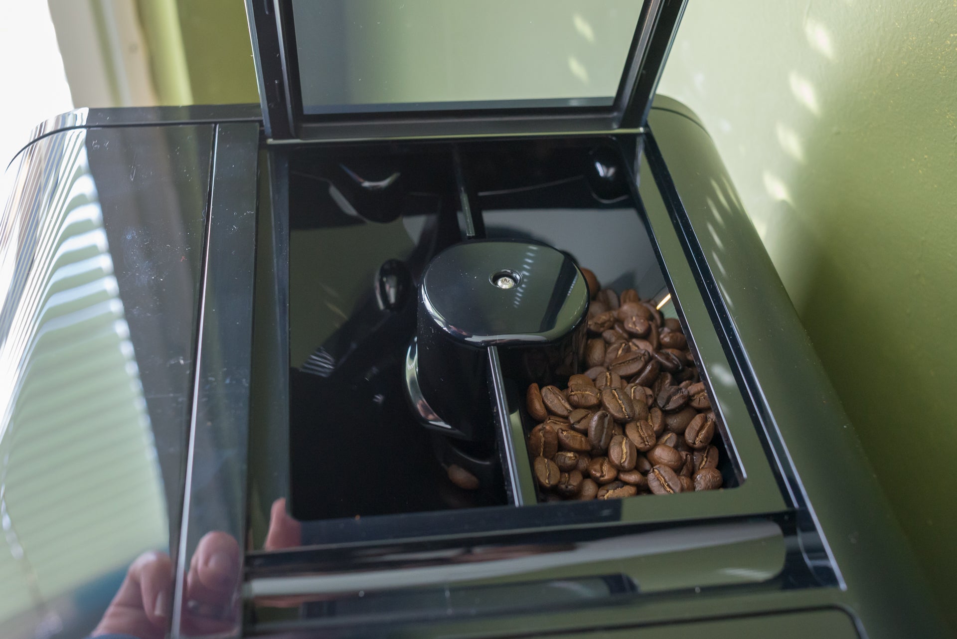 Melitta Caffeo Barista TS Smart coffee bean compartment.