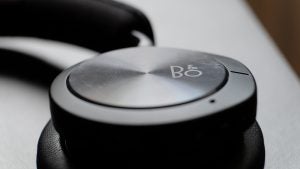 B&O Beoplay H8iClose-up of B&O Beoplay H8i headphones earcup detail