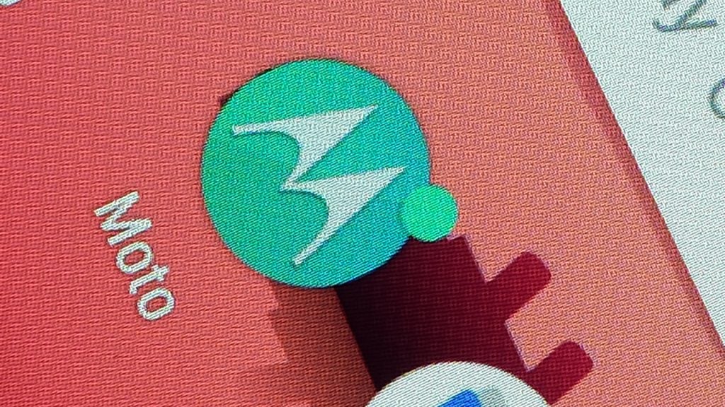 Moto G6 Play screen closeup on pixels