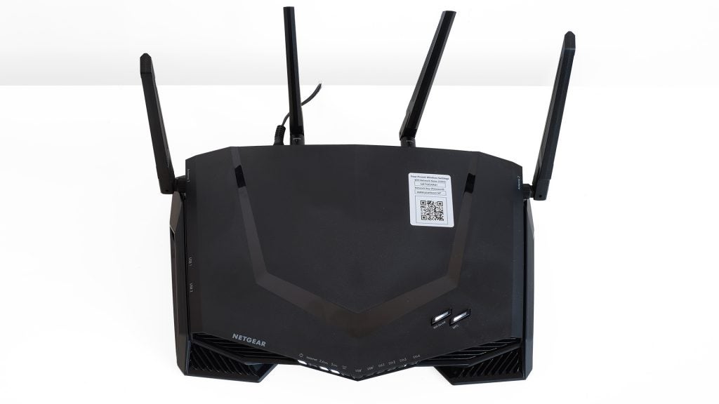 Netgear Nighthawk XR500 Pro gaming router with antennas.