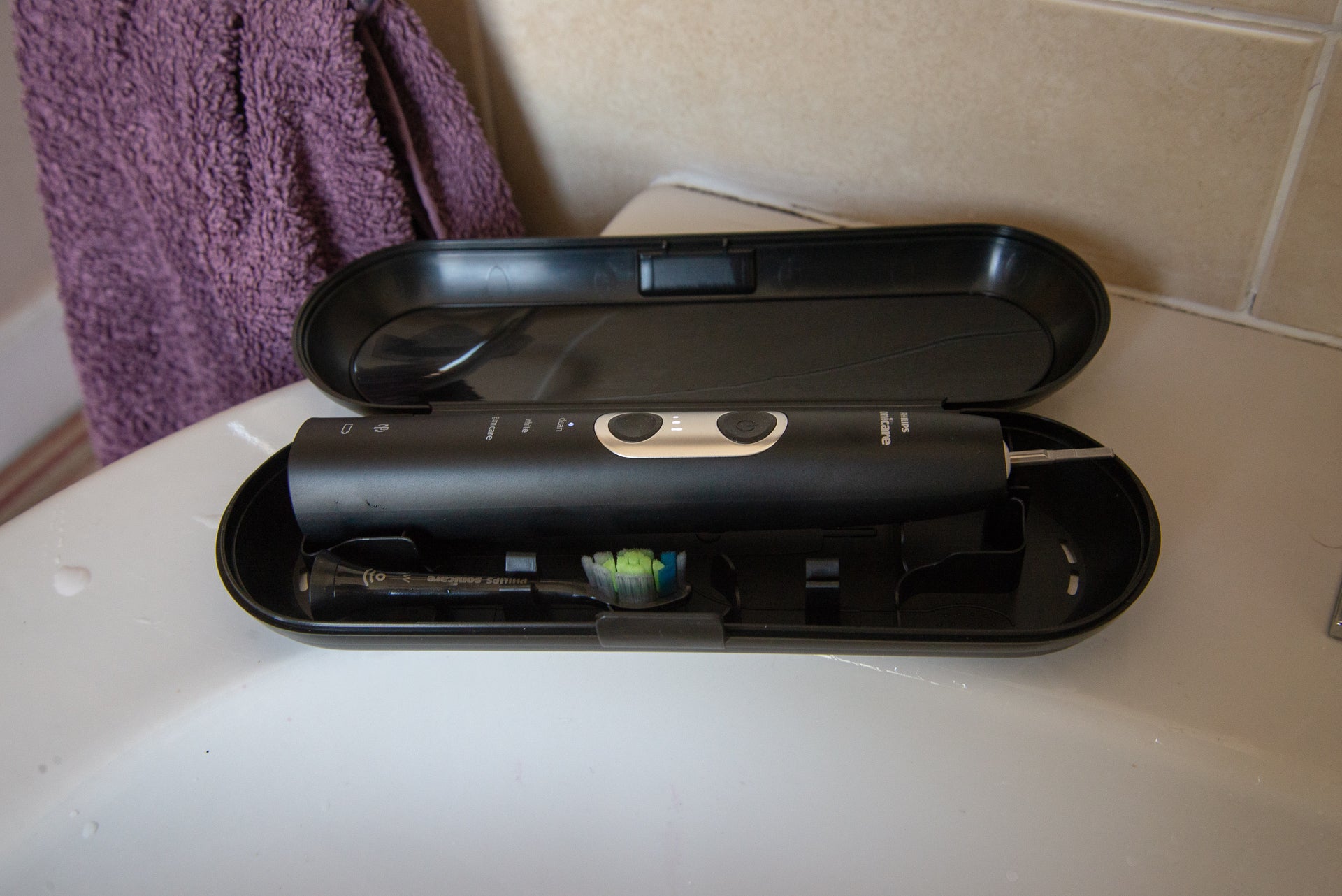 Philips Sonicare ProtectiveClean 6100 travel case open